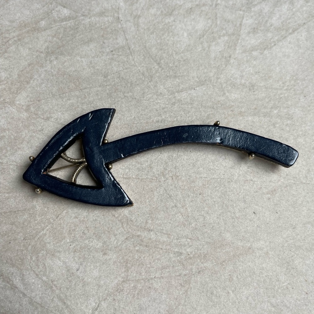 VTG 1940s Navy Painted Wood + Metal Arrow Brooch